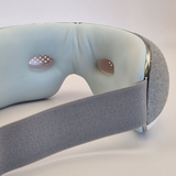 Masseur oculaire SleepMaster – Vue arrière mettant en avant le simili cuir doux et les ouvertures ergonomiques pour un confort optimal sans pression sur les yeux.