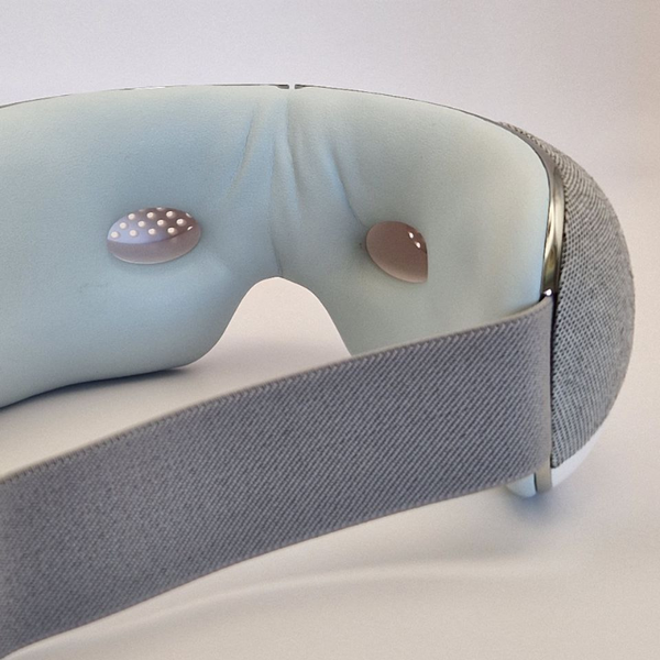 Masseur oculaire SleepMaster – Vue arrière mettant en avant le simili cuir doux et les ouvertures ergonomiques pour un confort optimal sans pression sur les yeux.