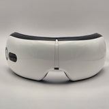 Vue de face du masseur oculaire ULTIMATE déplié, conçu pour offrir un confort optimal avec ses caractéristiques ergonomiques et ses fonctions de relaxation.